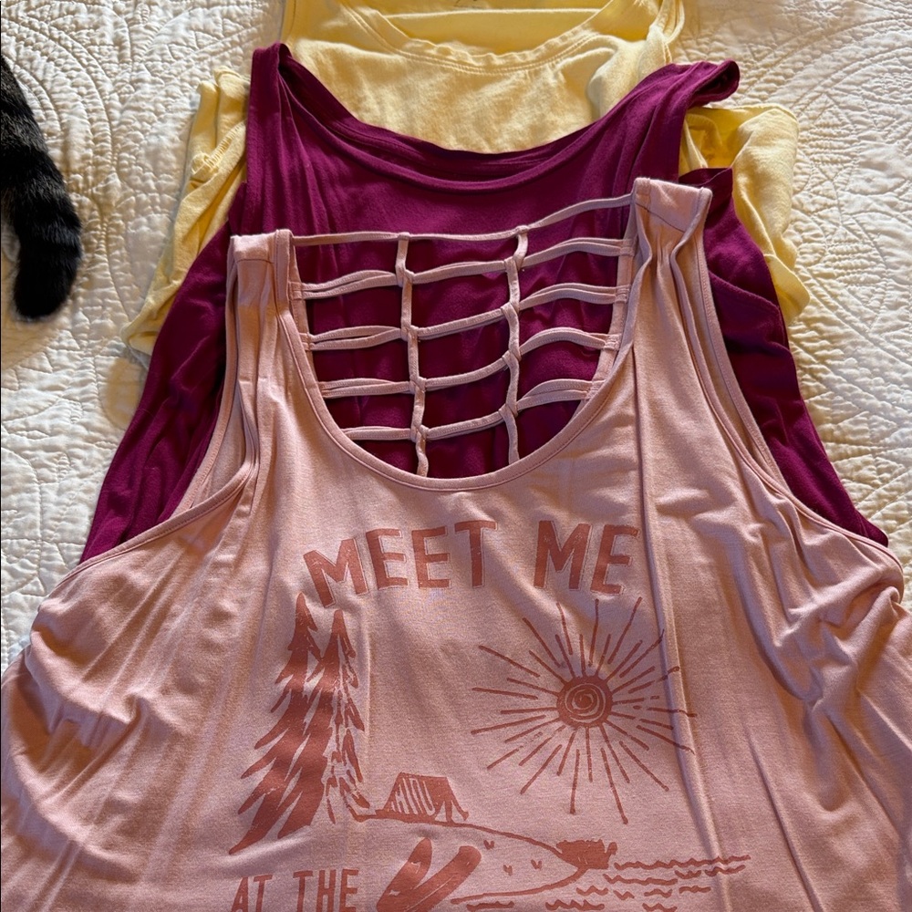 Lot Sleeveless Tanks